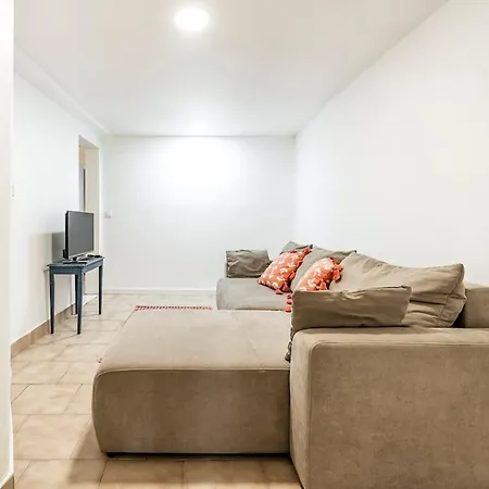 Cozy In Bica Apartment Lisbon