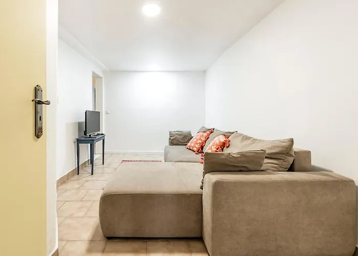 Cozy In Bica Apartment Lisbon